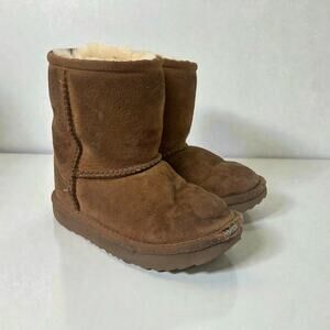 Ugg Classic II Boots 1017703T Toddler size 9, Chestnut Brown